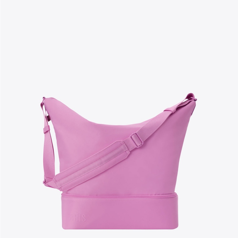 Beis The Crescent Weekender in color Berry.
Limited edition. Sold out.
